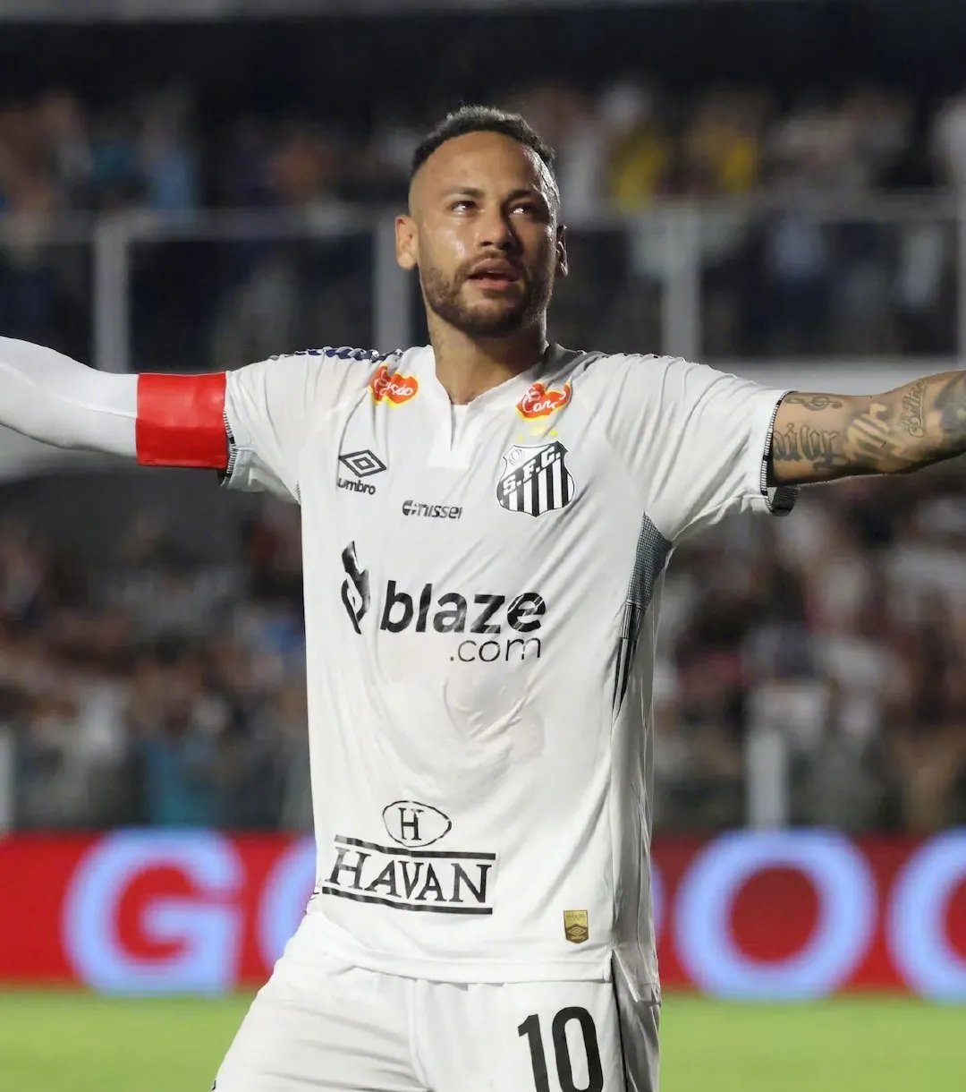 关于拜仁横扫勒沃库森，罗本高光表现的信息