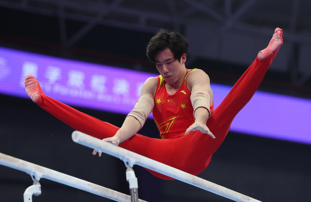 体操决赛精彩绝伦，双杠跳马高难度