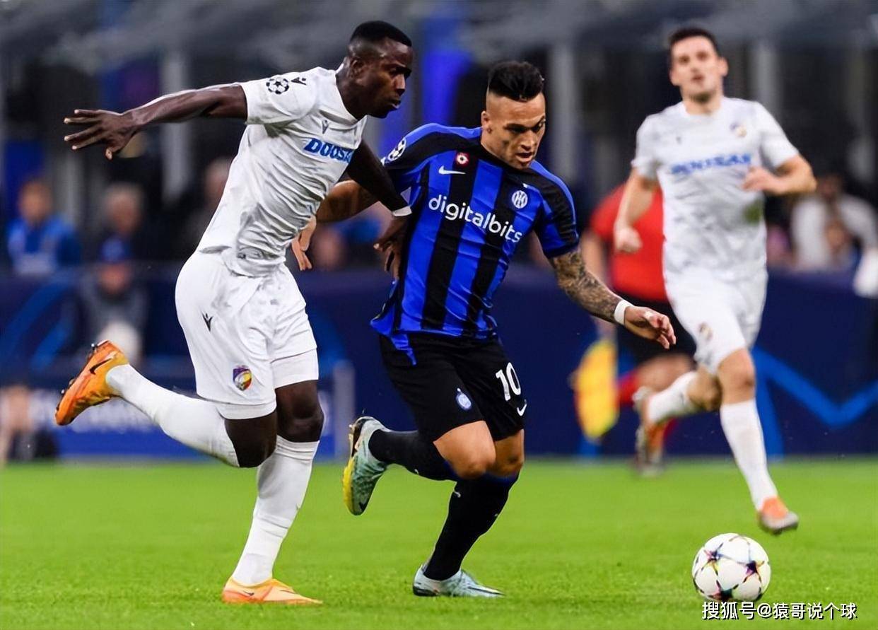 包含乌迪内斯后防线稳固，助球队紧随榜首的词条