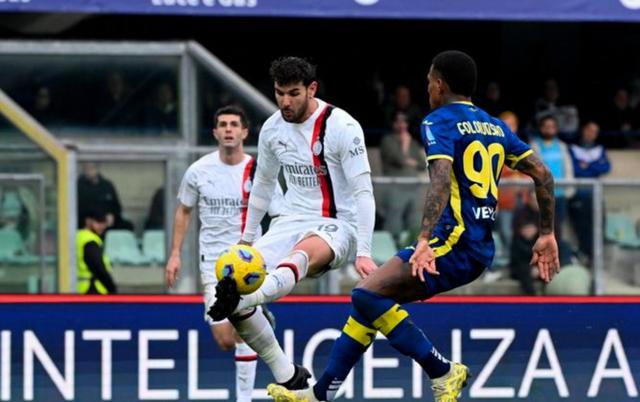 罗马队主场战胜AC米兰,豪取三分 罗马队主场战胜AC米兰,豪取三分