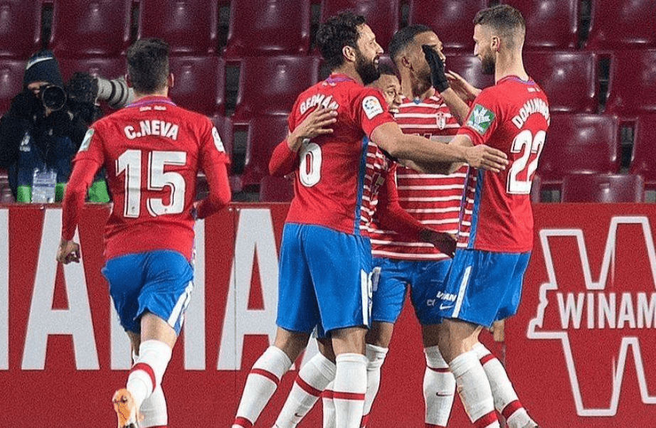 包含巴列卡诺客场一球小胜，继续领跑积分榜的词条