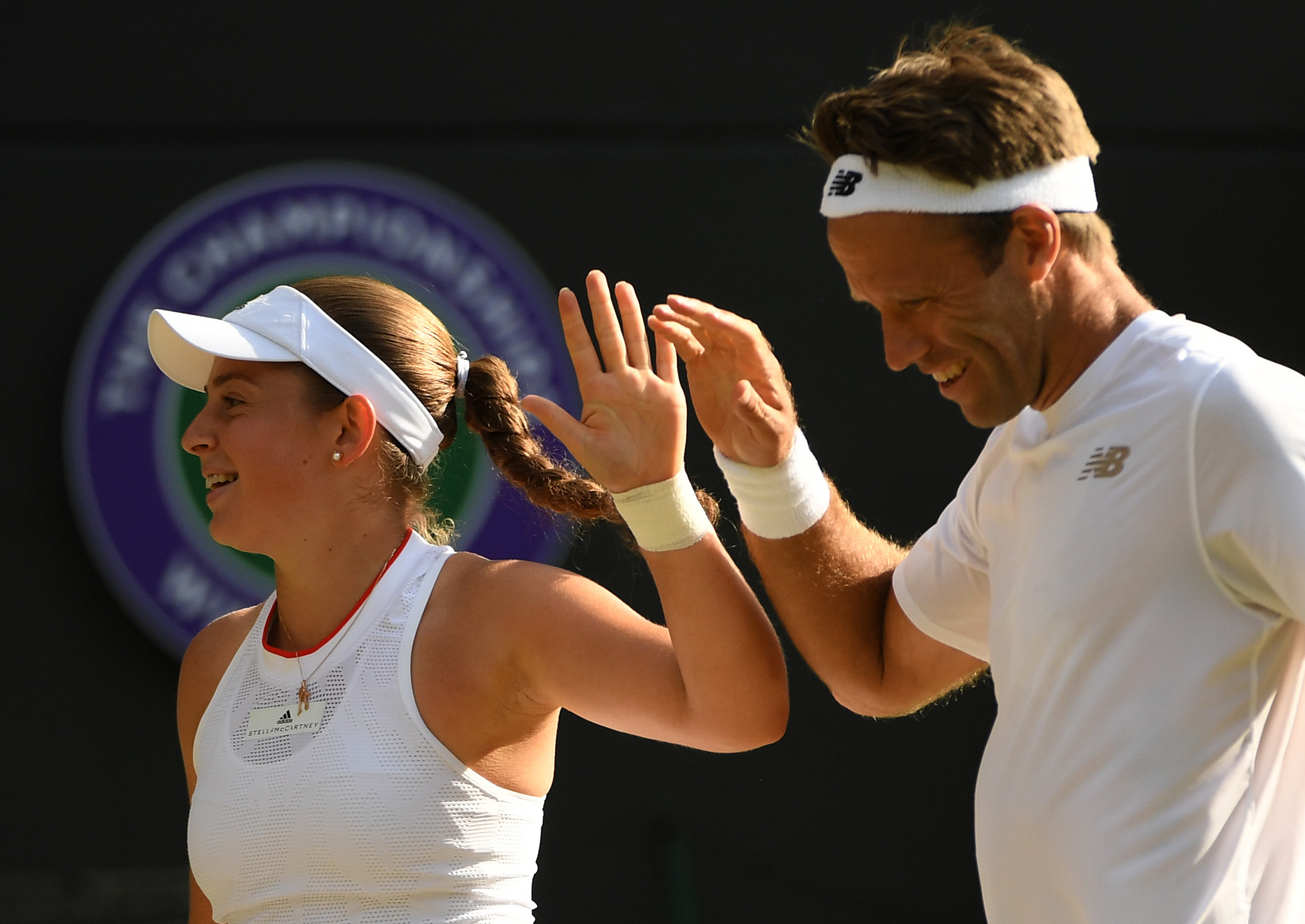 包含英国网球队险胜美国网球队，梅德韦杰夫完成帽子戏法的词条