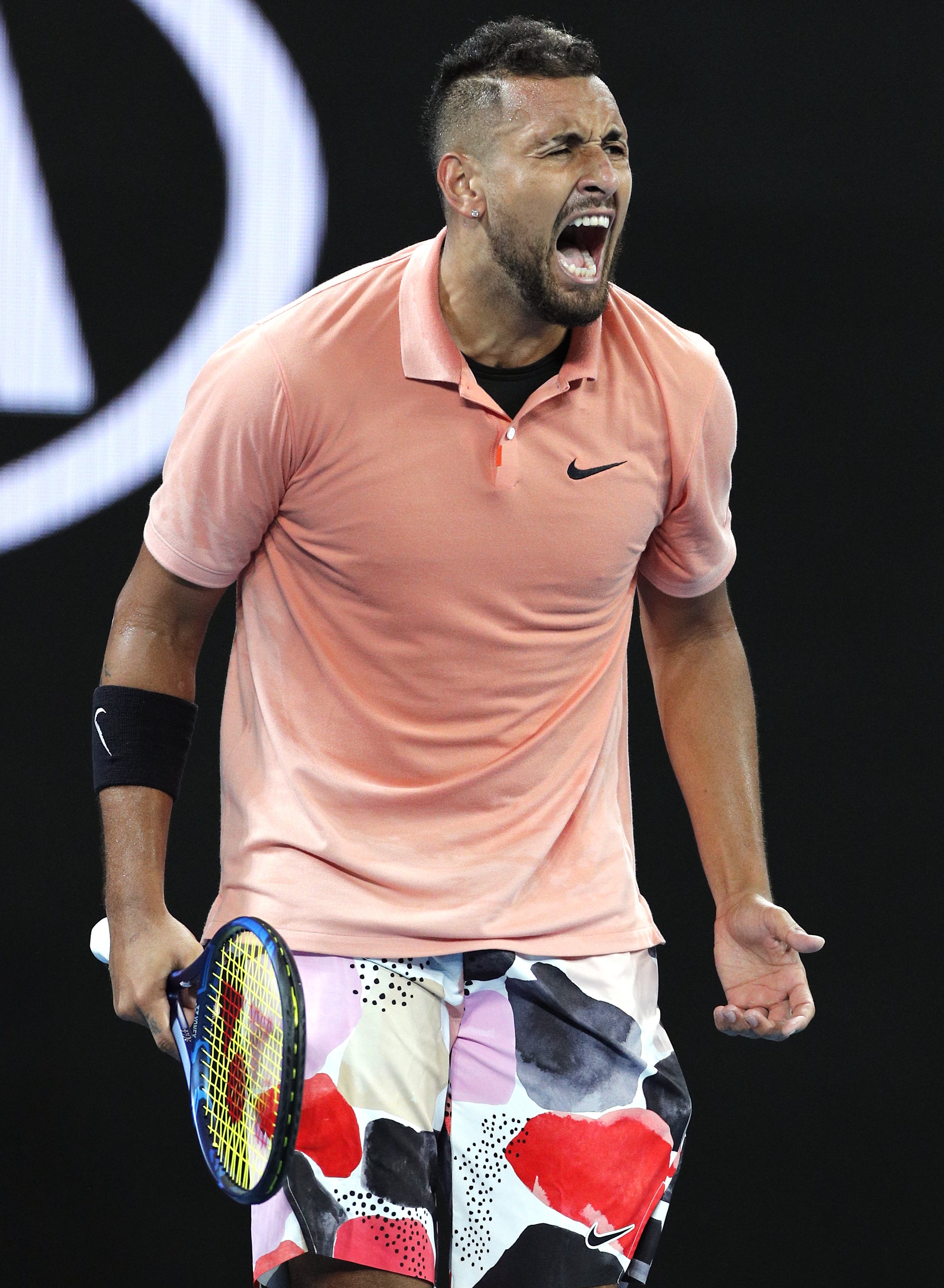 包含英国网球队鏖战美国网球队，克耶高斯惊艳世界的词条