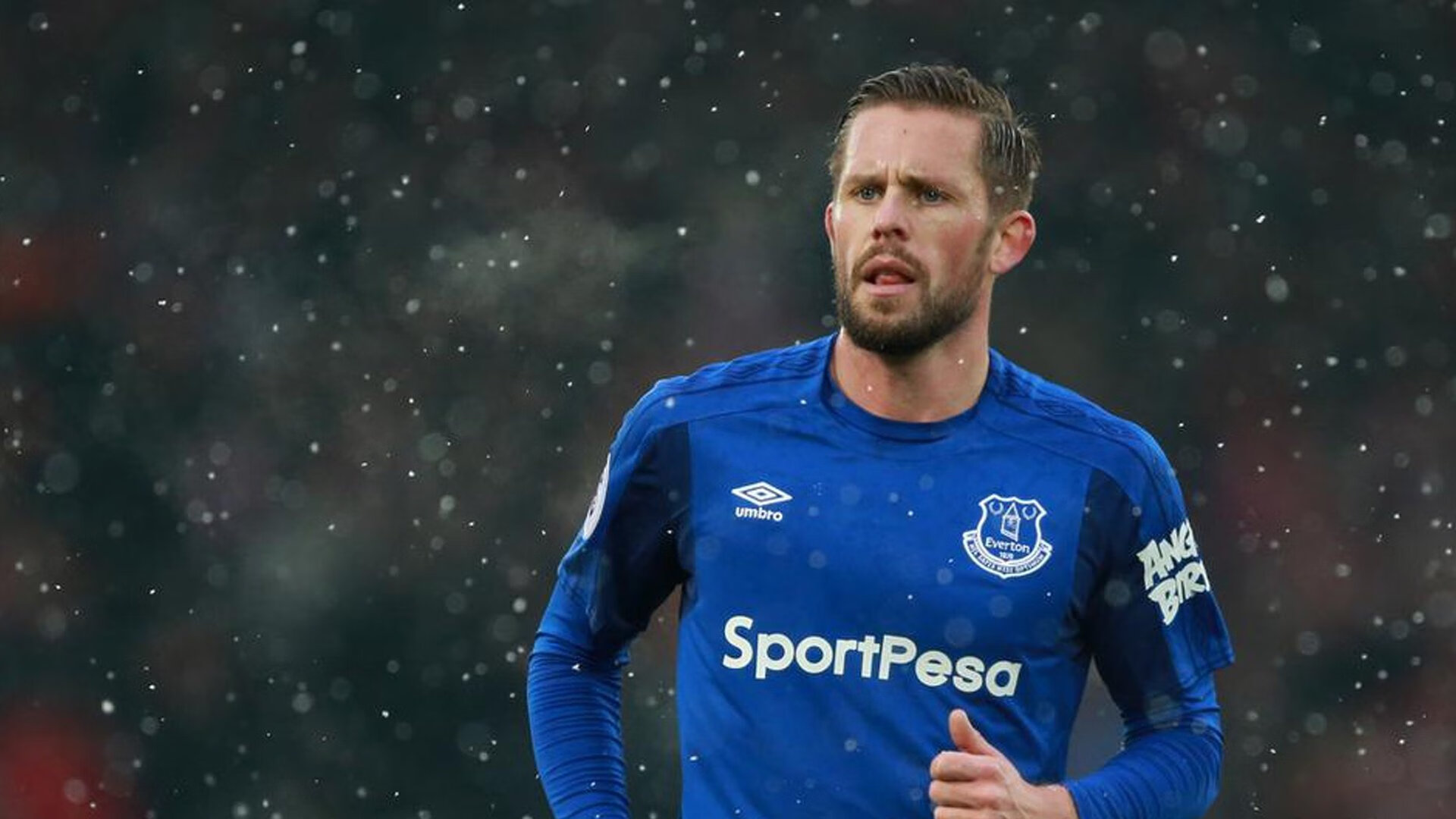 灰熊压哨绝杀上海队，利拉德成为全场焦点